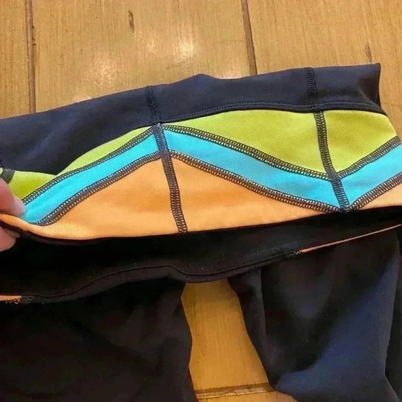 Lululemon Crop Leggings size 6 - Picture 9 of 10